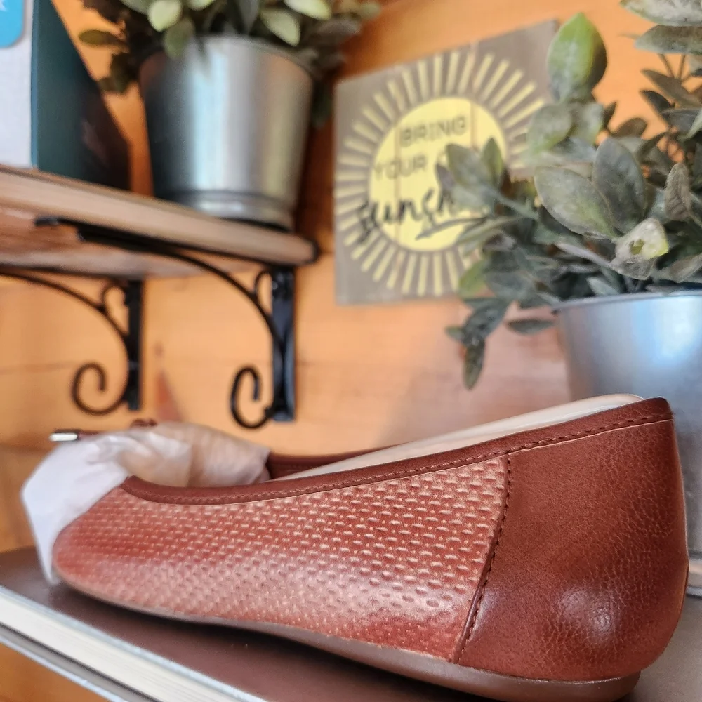 SoftWalk 💜 NWT Napa Embossed Ballet Flat Brandy Brown Leather Shoe Comfort 5.5M